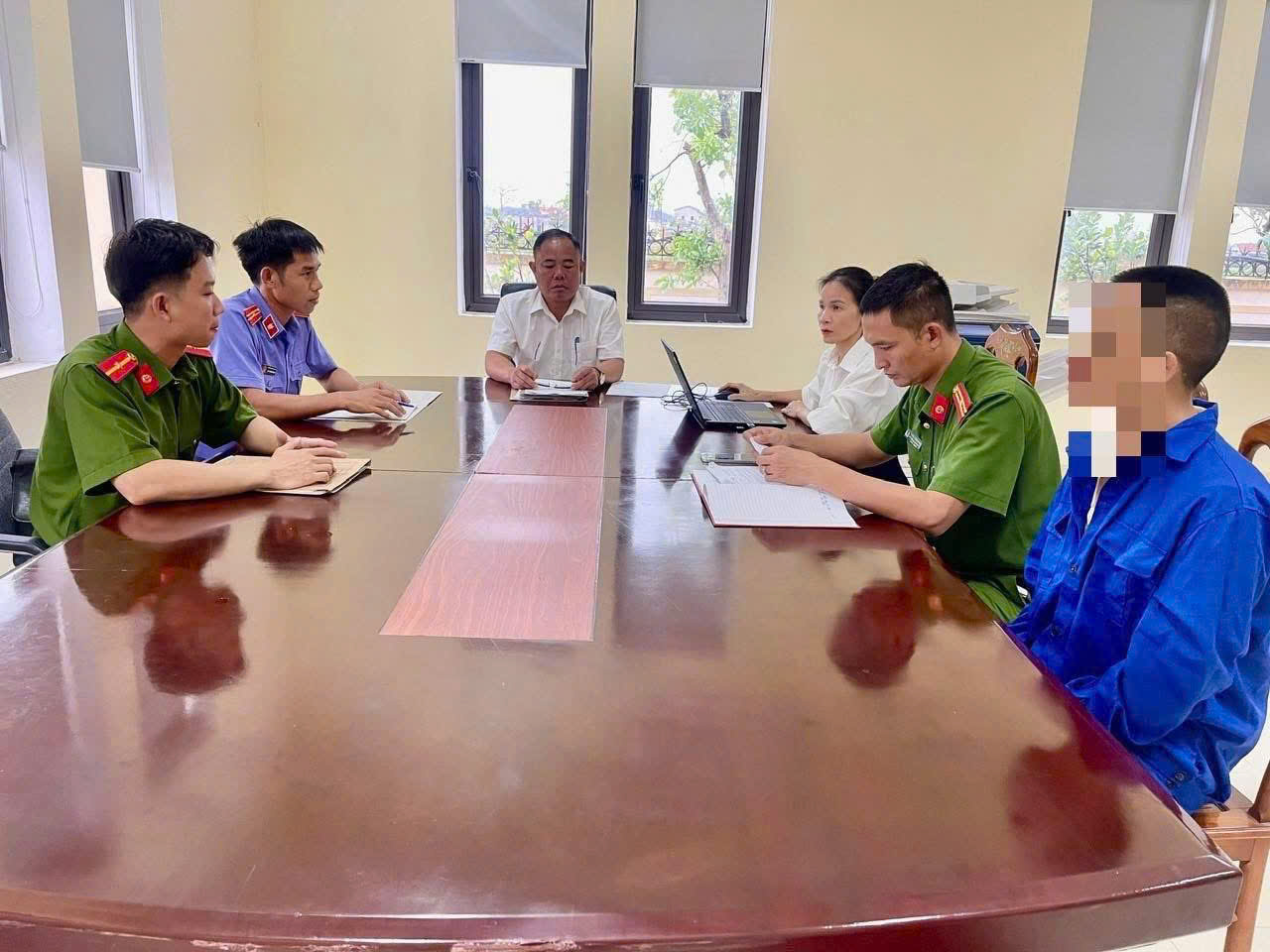 Đối tượng nghiện ma tuý tại xã Kỳ Khang, tỉnh Hà Tĩnh bị Toà án mở phiên họp xem xét áp dụng biện pháp xử lý hành chính “đưa vào cơ sở cai nghiện bắt buộc”.