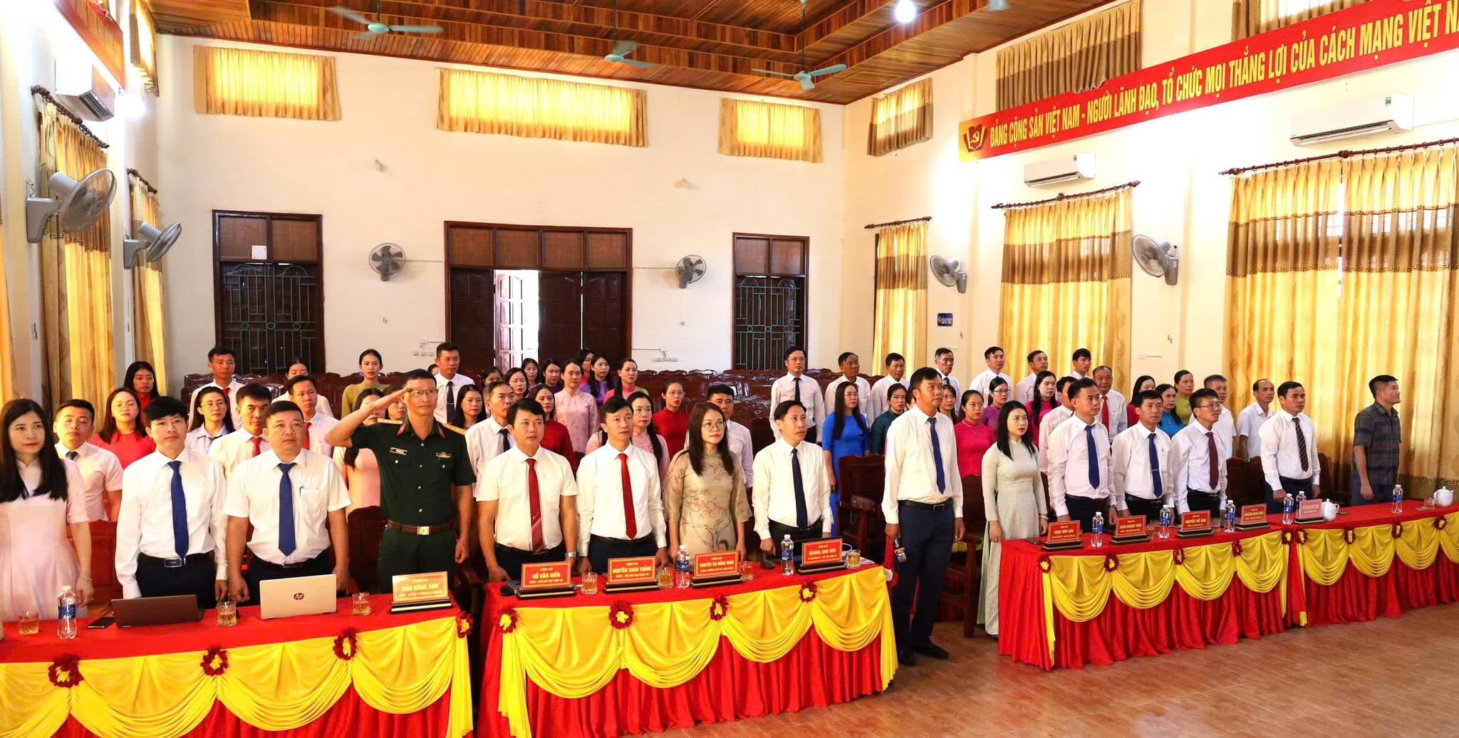 Kỳ Khang: Lễ chào cờ tháng 10, kiện toàn tổ chức đảng và công tác cán bộ, chúc mừng Ngày Quốc tế Người cao tuổi