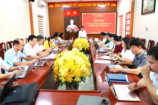 Thường trực Đảng ủy Kỳ Khang làm việc với các trường học, tập trung tháo gỡ khó khăn sau sáp nhập
