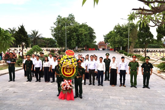 Lê dâng hương, dâng hoa tưởng niệm các Anh hùng Liệt sĩ nhân kỷ niệm 79 năm Ngày Thương binh Liệt sĩ (27/7/1947 - 27/7/2026)