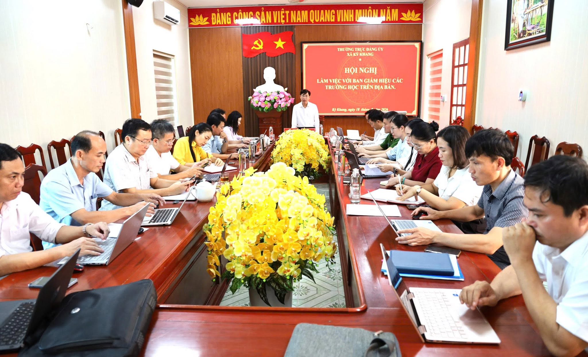 Thường trực Đảng ủy xã Kỳ Khang làm việc với các trường học, tập trung tháo gỡ khó khăn sau sáp nhập.