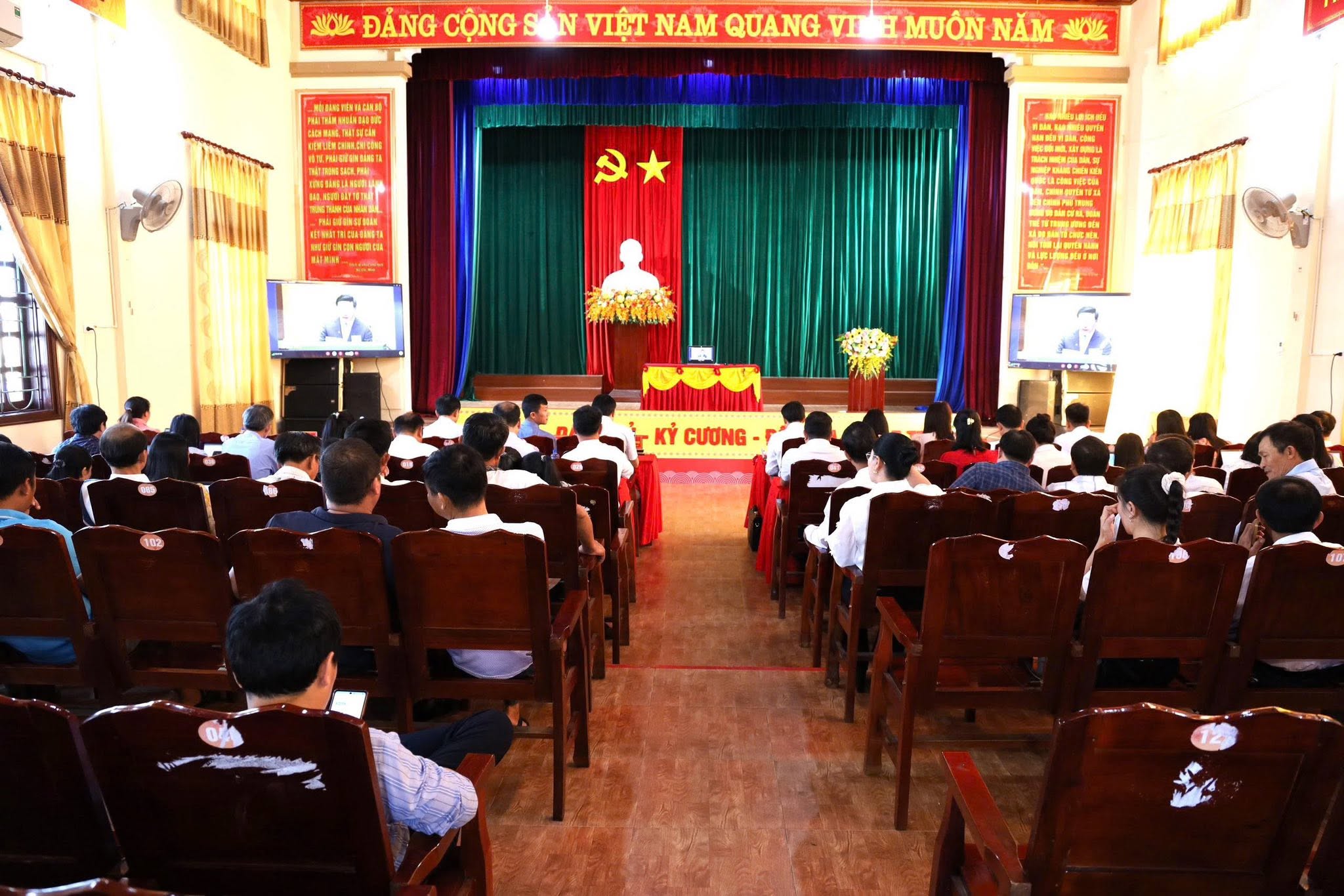 Kỳ Khang kết nối đường truyền Hội nghị toàn quốc nghiên cứu, học tập, quán triệt và triển khai thực hiện Nghị quyết Hội nghị lần thứ tư Ban Chấp hành Trung ương Đảng khóa XIV