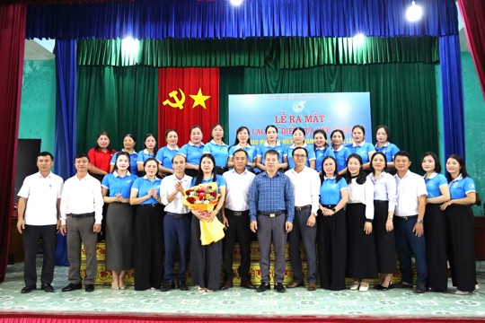 Hội LHPN xã Kỳ Khang ra mắt câu lạc bộ “Điểm tựa yêu thương”.