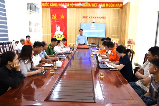 Xã Kỳ Khang tổ chức buổi làm việc xem xét, giải quyết vụ việc thả diều gây sự cố lưới điện xảy ra tại thôn Trường Thọ