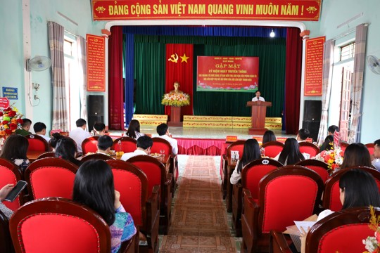 Đảng ủy xã Kỳ Khang gặp mặt chúc mừng các cơ quan, đơn vị nhân ngày truyền thống.