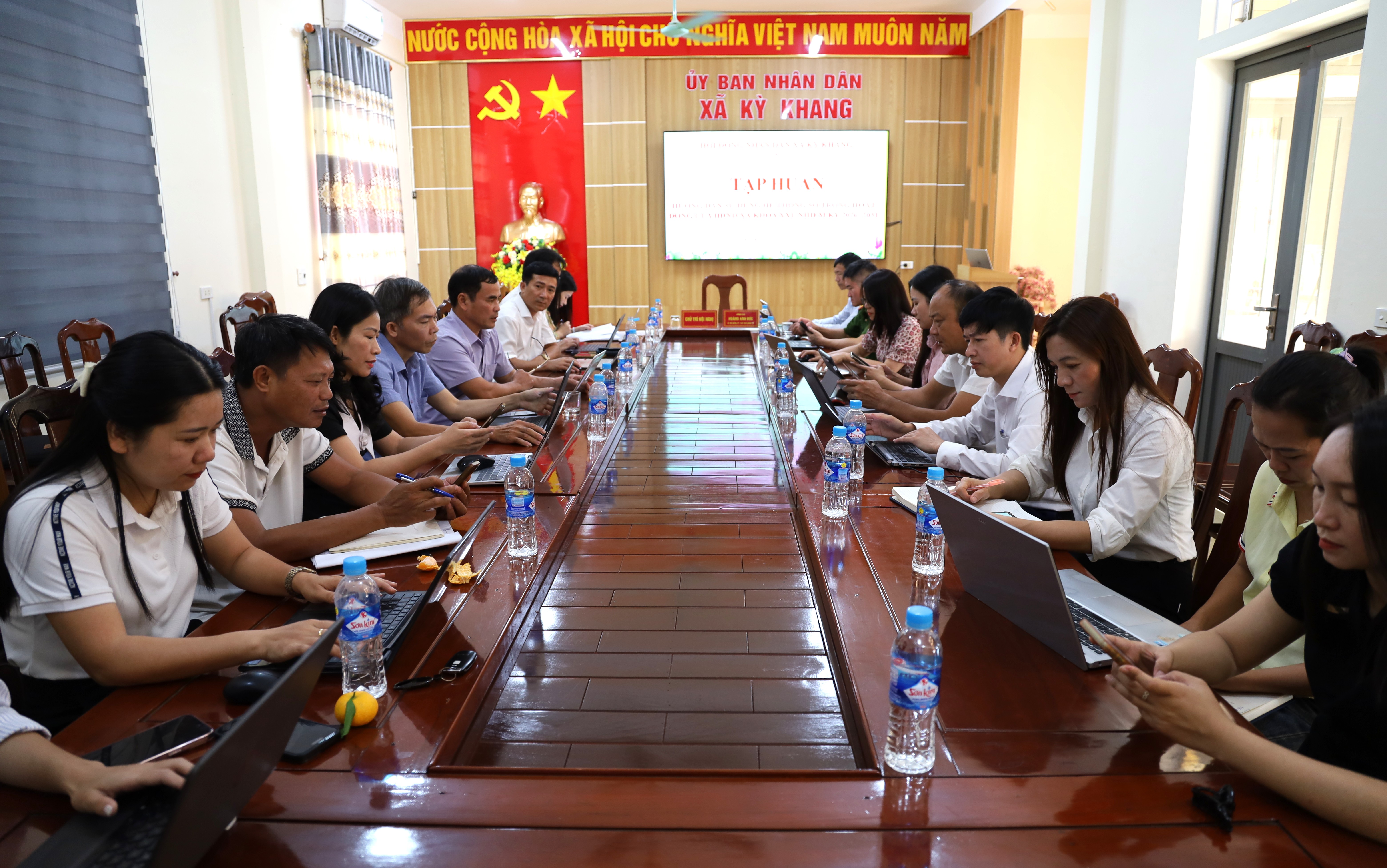 Tập huấn sử dụng hệ thống số trong hoạt động của Hội đồng nhân dân xã.