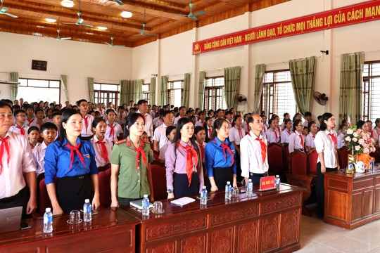 Liên đội Trường THCS Kỳ Khang tổ chức Đại hội nhiệm kỳ năm học 2026 - 2027 bằng hình thức sân khấu hóa.