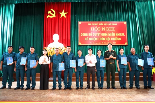Ban CHQS xã Kỳ Khang tổ chức Hội nghị công bố quyết định miễn nhiệm, bổ nhiệm chức danh Thôn đội trưởng. 