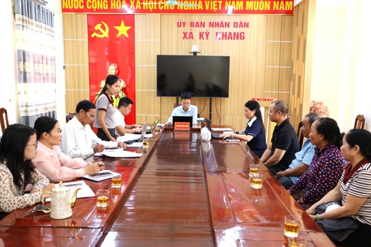 UBND xã Kỳ Khang tổ chức làm việc giải quyết đơn kiến nghị của công dân.
