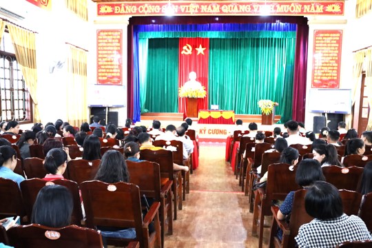 Hội nghị trực tuyến bồi dưỡng chính trị cho đội ngũ cán bộ quản lý và giáo viên trên địa bàn