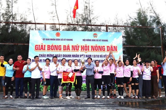 Thôn Vĩnh Sơn giành Cúp vô địch Giải bóng đá nữ Hội Nông dân xã Kỳ Khang năm 2026  