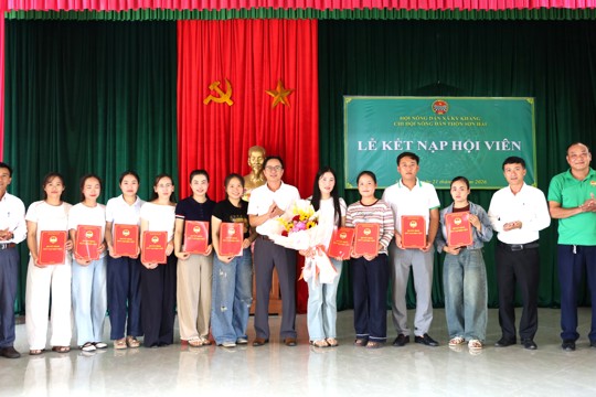 Hội Nông dân xã Kỳ Khang tổ chức sinh hoạt điểm và kết nạp hội viên mới tại thôn Sơn Hải. 