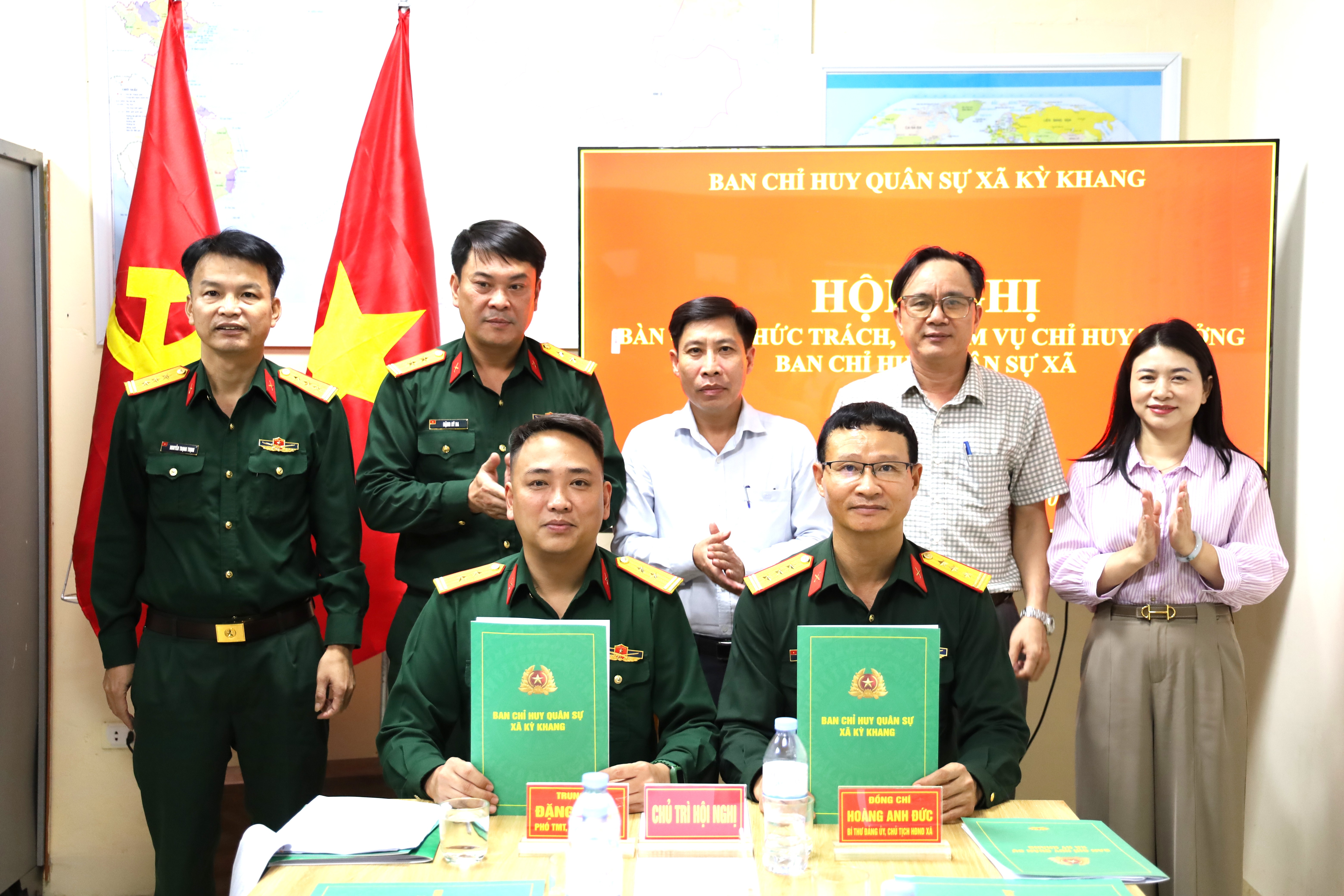 Hội nghị bàn giao chức trách, nhiệm vụ Chỉ huy trưởng Ban CHQS xã