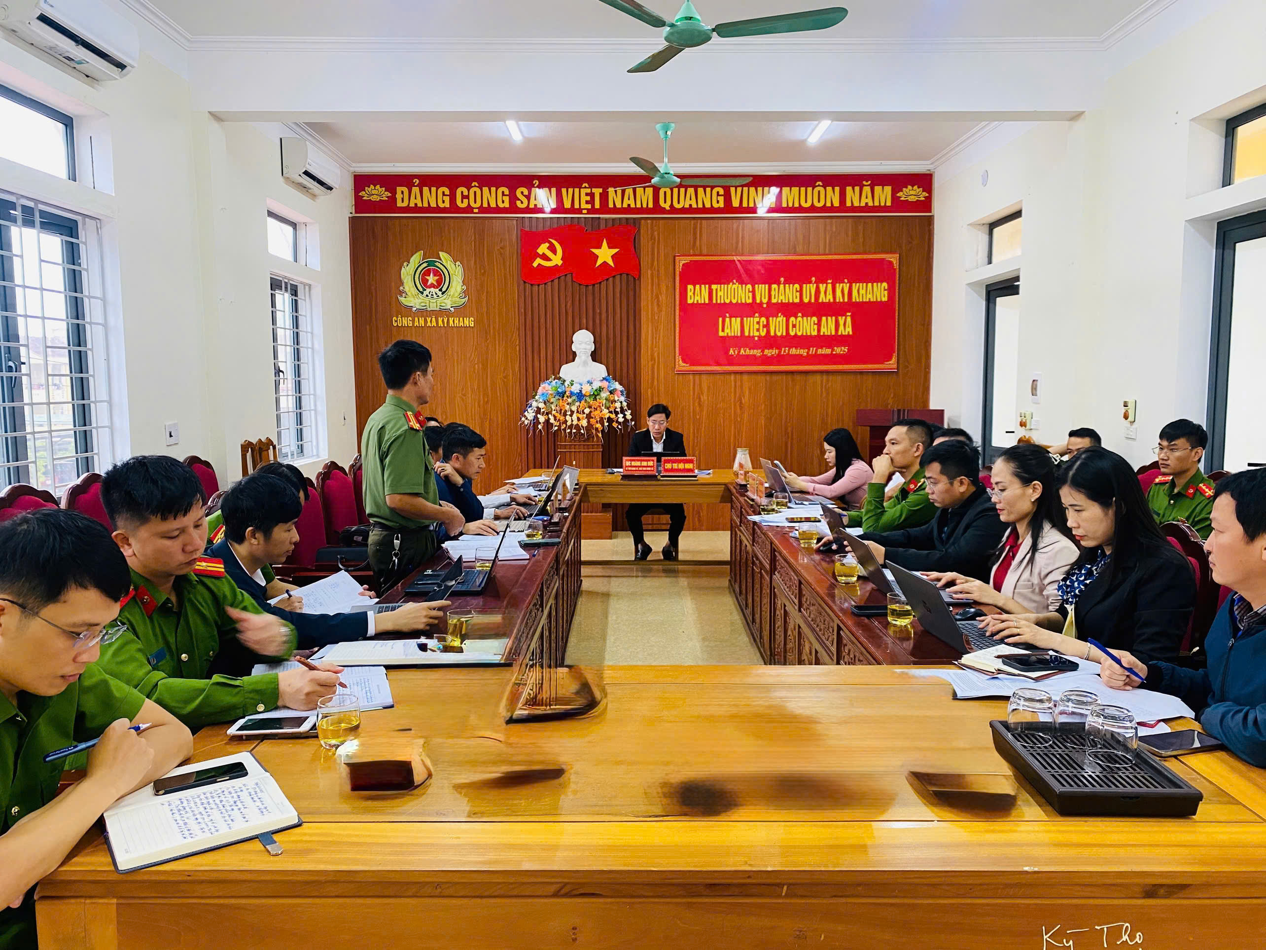 Ban Thường vụ Đảng ủy xã Kỳ Khang làm việc với Công an xã